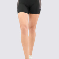 Biker deportivo de cintura alta, cruzado en V, de color negro con detalles en venas lilas y con paneles de malla lateral