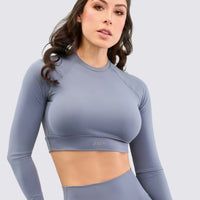 Color gris buzo con ajuste perfecto, manga larga.