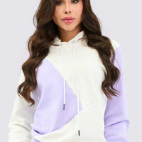 Buzo deportivo combina confort y estilo moderno. Tela suave, capucha ajustable y ajuste relajado: ideal para días cómodos sin perder el estilo.