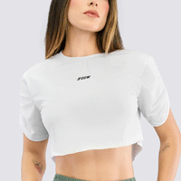 CAMISETA CROP COLOR BLANCO CON CORTES HECHOS A MANO.