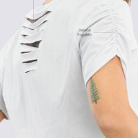 CAMISETA CROP BLANCA CON CORTES TRASEROS RVC