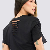 CAMISETA CROP NEGRA CON CORTES TRASEROS RVC
