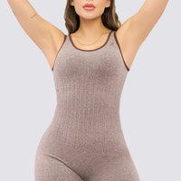 Enterizo seamless deportivo color café.