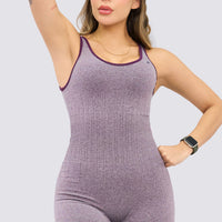 Enterizo deportivo color morado, suave y con compresión muscular, perfecto para cualquier entrenamiento.