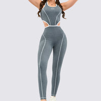 Enterizo deportivo seamless, con escote trasero y tirantes cruzados y abertura en la cintura.