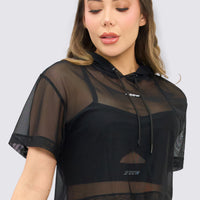 Hoodie color negro, con capucha ajustable, estilo holgado, perfecto para usar sobre tus tops favoritos.