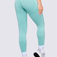 Leggings con efecto levanta cola, color verde jade, tiro alto y cintura acanalada, cero transparencias a la hora de ejercitarte.