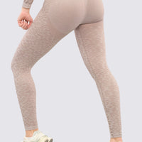 Leggings color marfil con patrones de animal print, suave, cómodo.