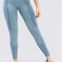 Leggings seamless color verde azulado, con sombreado que contornea la figura.