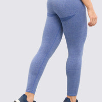 LEGGINGS COLOR AZUL SEAMLESS, CON TECNOLOGÍA QUE ESCONDE CELULITIS, TALLE ALTO, PERFECTO PARA CUALQUIER ACTIVIDAD DEPORTIVA.