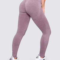 Leggings seamless color morado, talle alto y cintura acanalada y sombreado para estilizar la silueta. Con push up en nalgas.