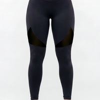 Legginng color negro, pretina alta, incrustaciones de malla, con fondo en color pistacho y diseño premium.