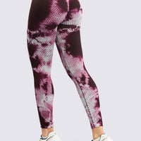 Leggings tye dye en color cerezo oscuro, de pretina alta y textura de waffle.