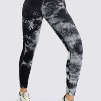 Leggings seamless tye dye negro, con paneles geométricos texturizados.
