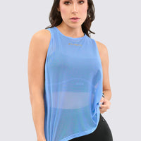 Malla deportiva color azul, sin mangas y con estilo holgado.