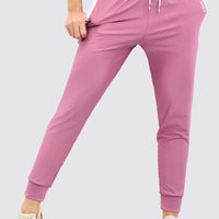 Jooger deportivo color rosado, cintura elástica, cordón ajustable. Perfecto para cualquier actividad de tu día a día.