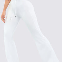 Leggings bota campana en color blanco, con cordón en la cintura ajustable, cero transparencias.