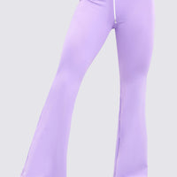 Leggings bota campana en color lila, cordón ajustable, cero transparencias, perfecto para yoga.