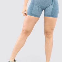 Short deportivo seamless color verde azulado, con arrunche en gluteos.