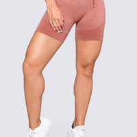 SHORT SEAMLESS COLOR TERRACOTA, CON EFECTO PUSH UP EN LOS GLUTEOS.