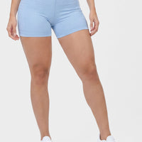 Short de pretina alta de mujer, color baby blue, con bolsillos laterales, y ajuste perfecto.