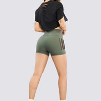 CAMISETA CROP NEGRA CON CORTES TRASEROS RVC