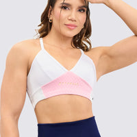 TOP COLOR BLANCO CON DETALLE EN COLOR ROSADO, AJUSTE PERFECTO, TACTO SUAVE.