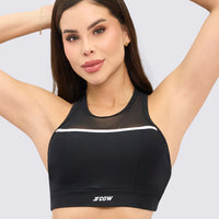 Top deportivo color negro con panel de malla frontal, vena color blanco y filtro solar.