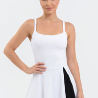 Vestido color blanco con short interno, malla trasera y tirantes cruzados en color pistacho.