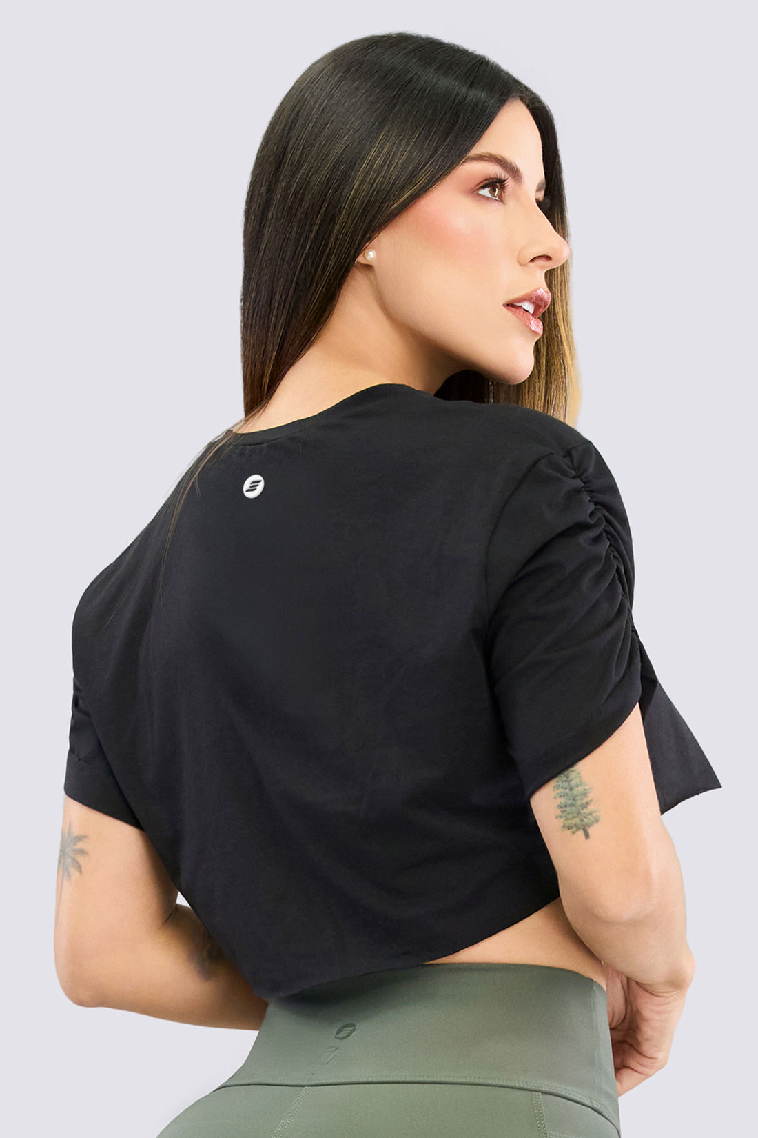 CAMISETA CROP NEGRA  RVC