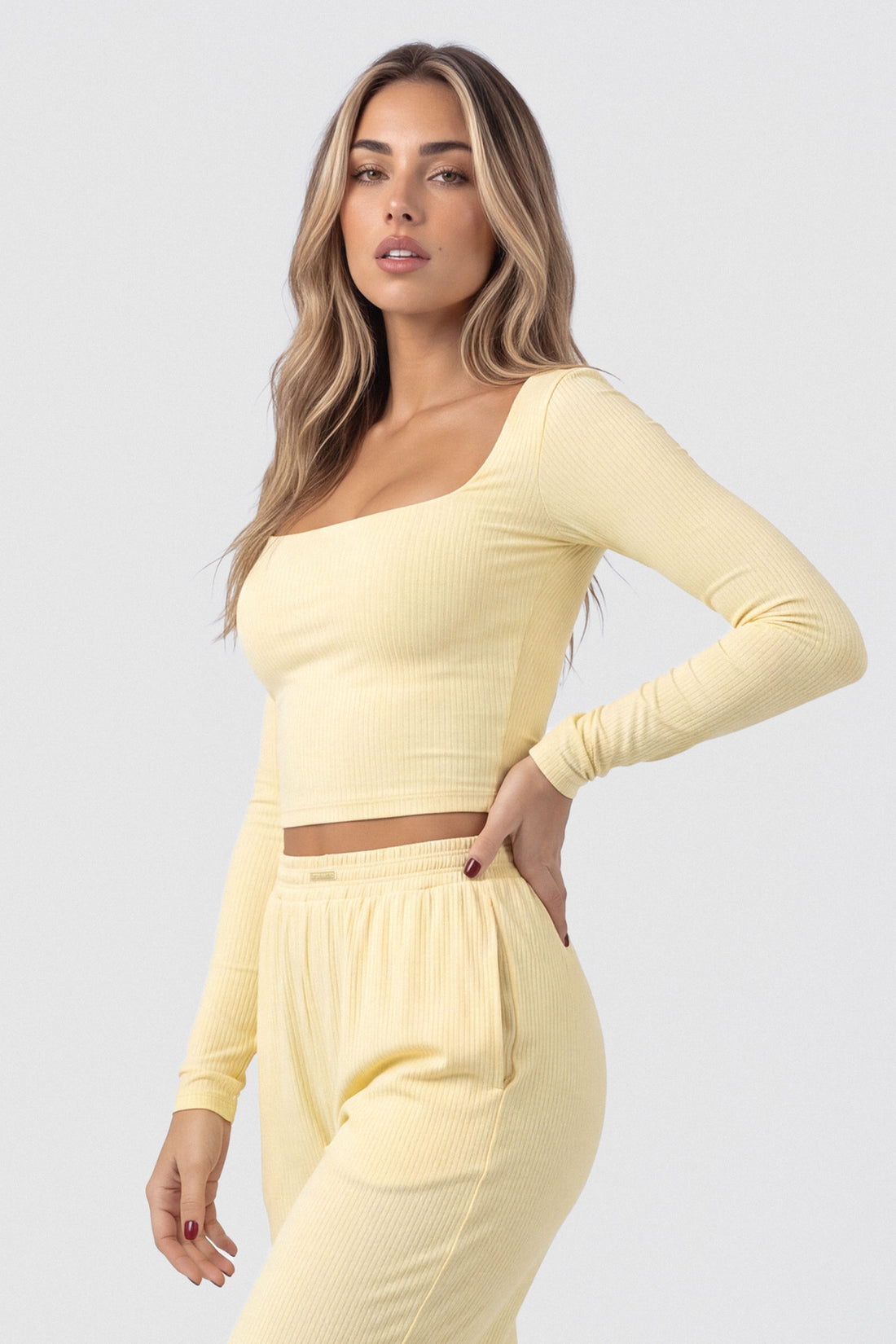 BUZO AMARILLO MANTEQUILLA MANGA LARGA TEXTURA ACANALADA PPC