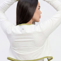 BUZO LIGERO BLANCO DE DISEÑO CORTO RVC