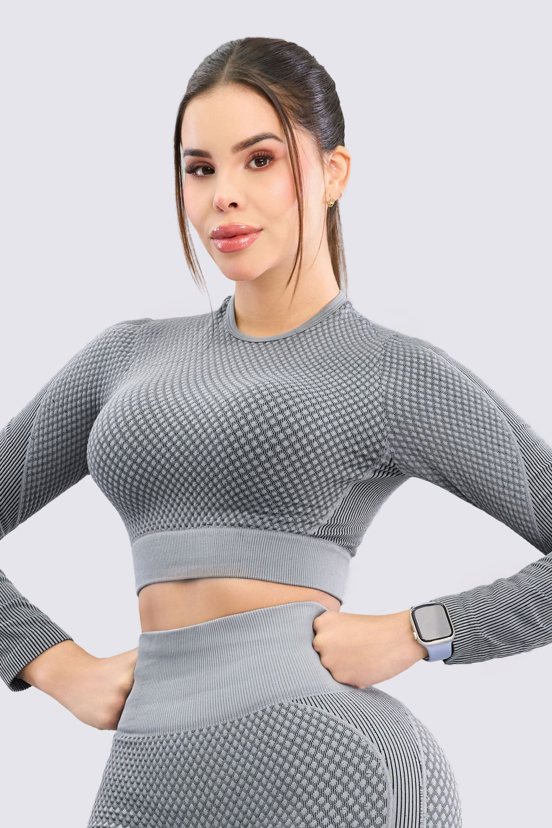 BUZO GRIS AJUSTADO Y TEXTURIZADO RVC