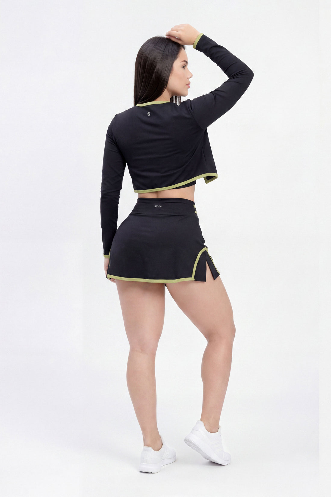 BUZO LIGERO NEGRO DE DISEÑO CORTO RVC
