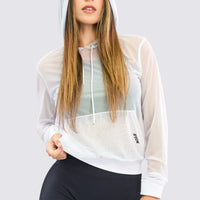 Buzo deportivo en malla, color blanco, con capucha, con cordón ajustable y textil transpirable. 