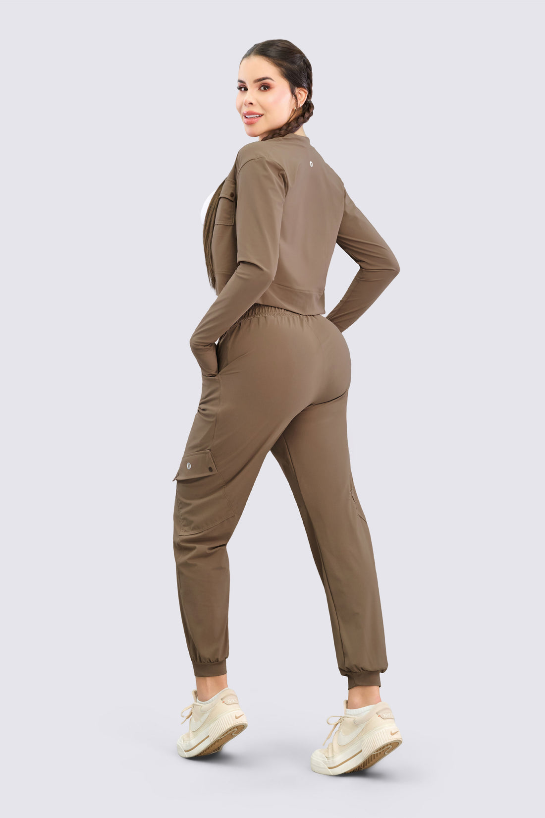 CHAQUETA CHOCOLATE CIERRE FRONTAL RVC