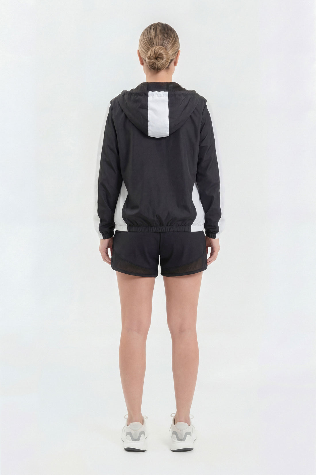 ROMPEVIENTO MUJER COLOR NEGRO RVC