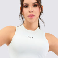 CropTop deportivo color blanco, un diseño básico perfecto para usar cualquier día.