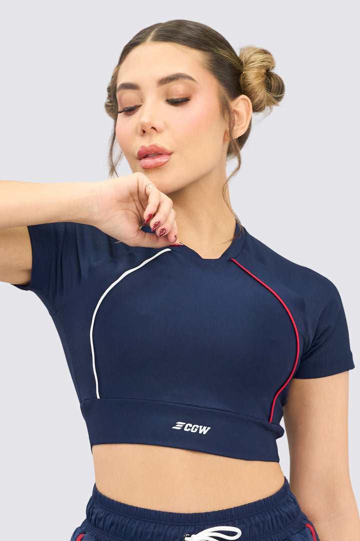 Crop Top deportivo azul marino,  ajuste ceñido al cuerpo. 