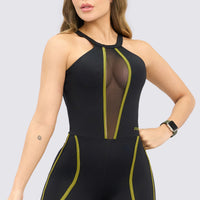 Enterizo color negro, con escote trasero y delantero, muy sensual y elegante.