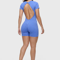 Enterizo seamless con escote en la espalda, arrunche en glúteos y textura acanalada. 