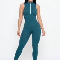 Enterizo color verde esmeralda, con cierre frontal, efecto moldeador y patrón de texturas.