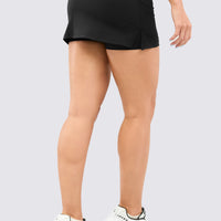 Falda color negro con short interno, talle alto, abertura lateral para un mejor movimiento a la hora de practicar tu actividad deportiva favorita. 