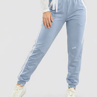 JOGGER AZUL CLARO CON LÍNEAS LATERALES RVC