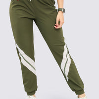 Jogger verde militar, con bolsillos funcionales, pretina ajustable, suave y cómodo. 