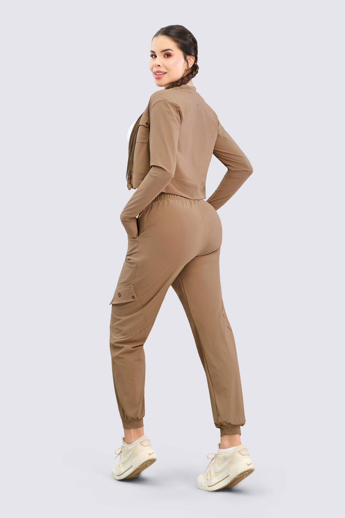 CHAQUETA CHOCOLATE CIERRE FRONTAL CCR