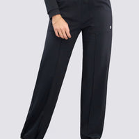 Jogger color negro, con pretina elástica, bolsillos funcionales, ajuste en tobillos que brinda comodidad total. 