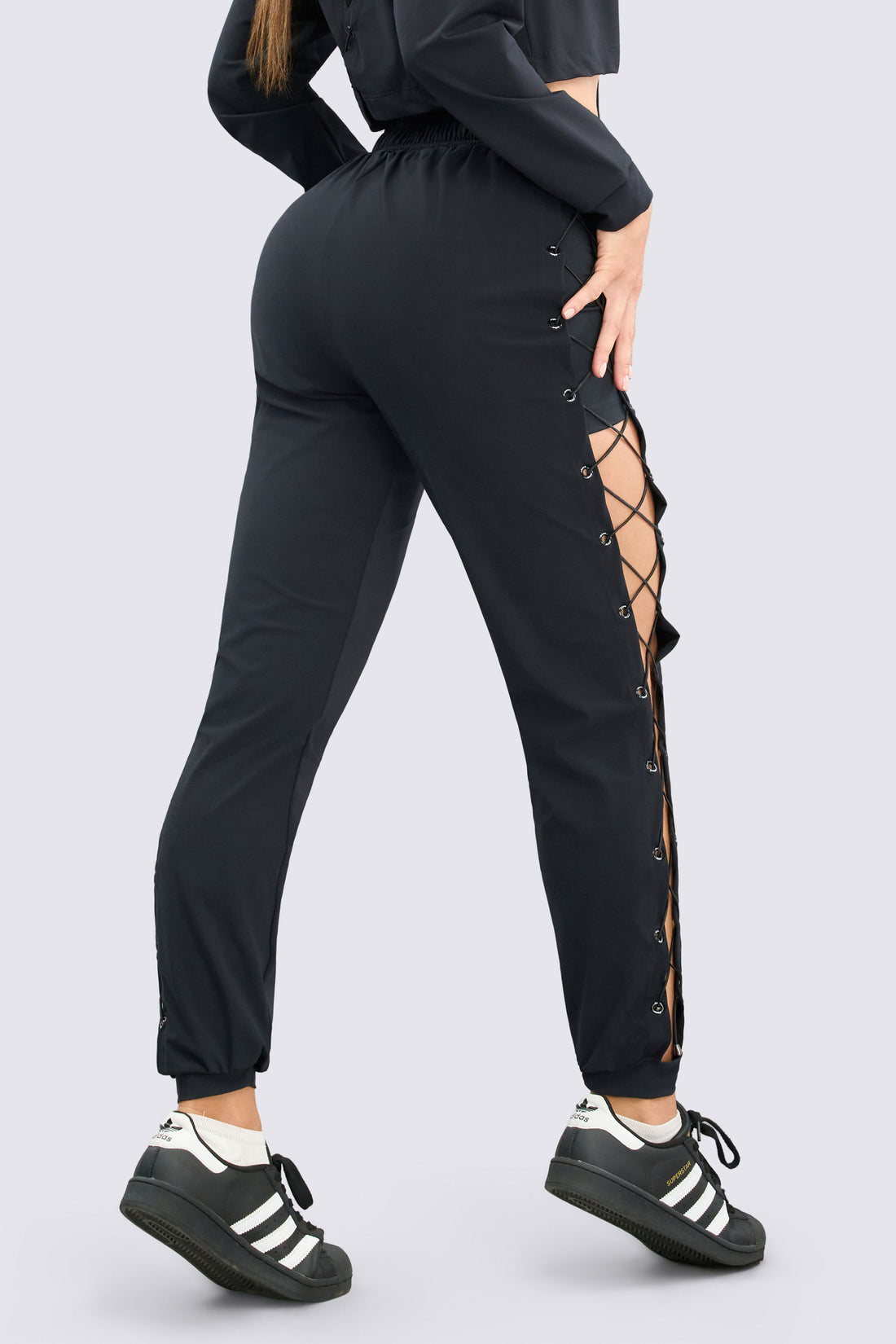 JOGGER CORDONES LATERALES AJUSTABLES RVC