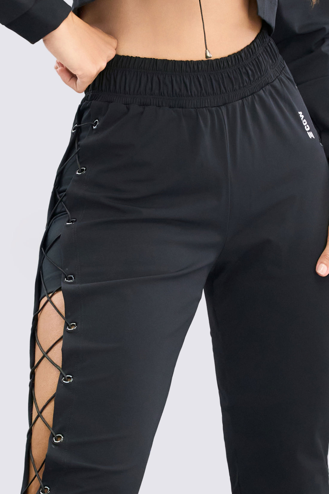 JOGGER CORDONES LATERALES AJUSTABLES RVC