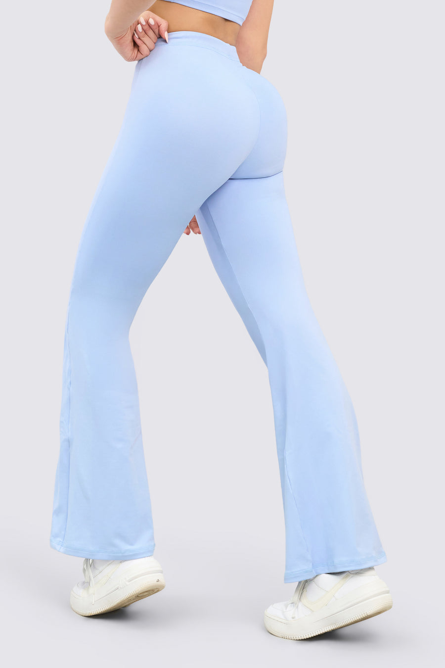 Leggings bota campana de color azul claro, de tiro alto, ajustable, perfecto para yoga o cualquier  sesión de entrenamiento.